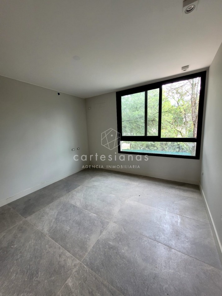 PREMIUM! HOUSING DUPLEX 3 DORMITORIOS. VILLA WARCALDE. POSESION JUNIO 2025