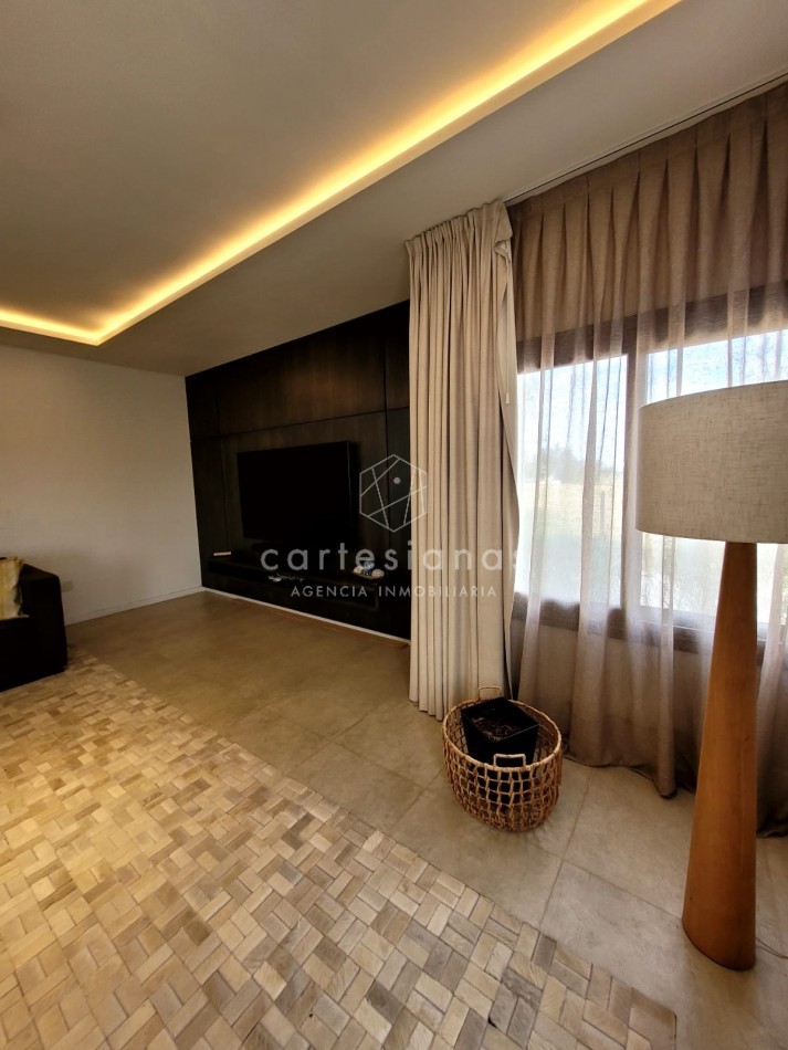 PREMIUM! CASA 4 DORM EN CAUSANA. 650 MTS CUB, 5000 MTS LOTE