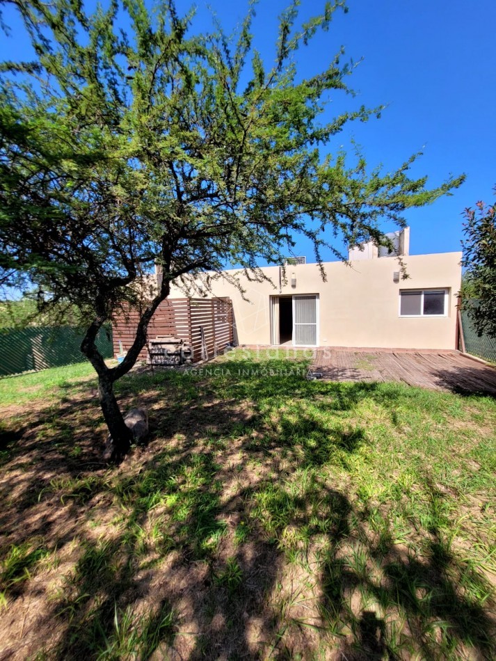 APTO CREDITO. VILLA CATALINA E-53 CASA DE 2 DORM