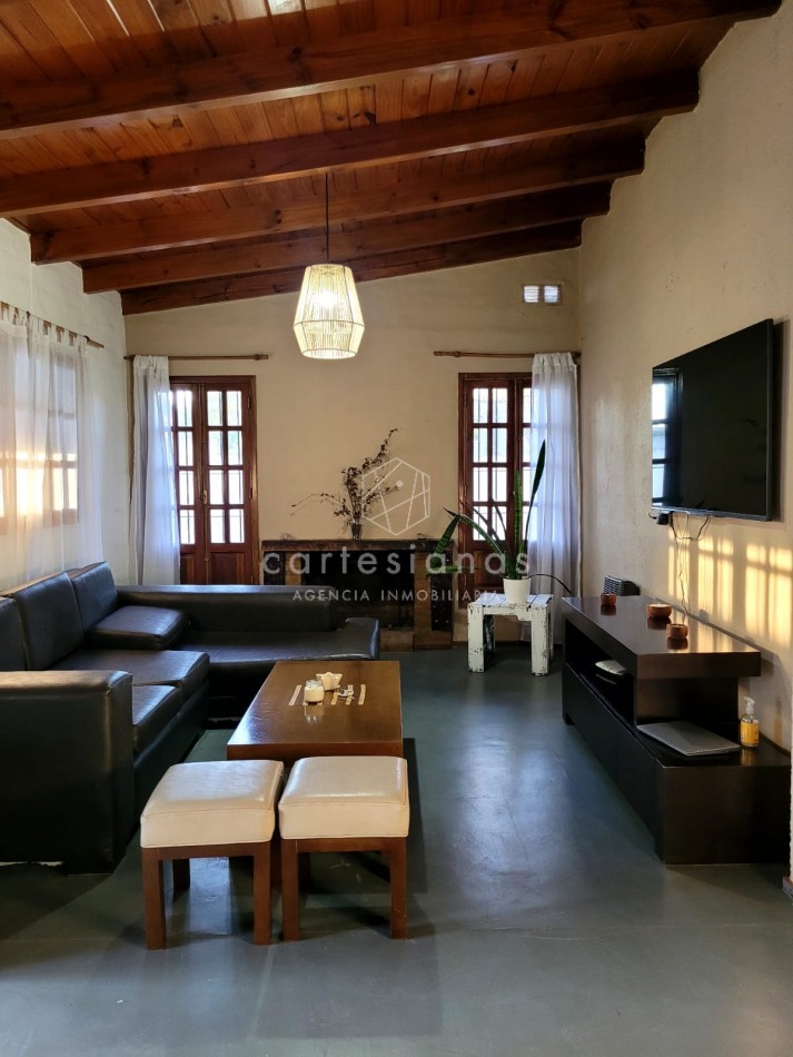 HERMOSA CASA 3 DORM CON/PILETA. VILLA RIVERA INDARTE
