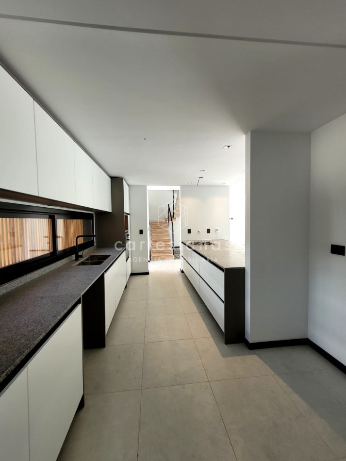 HOUSING EN LA CAROLINA CASA DE 3 DORM. CALIDAD PREMIUM