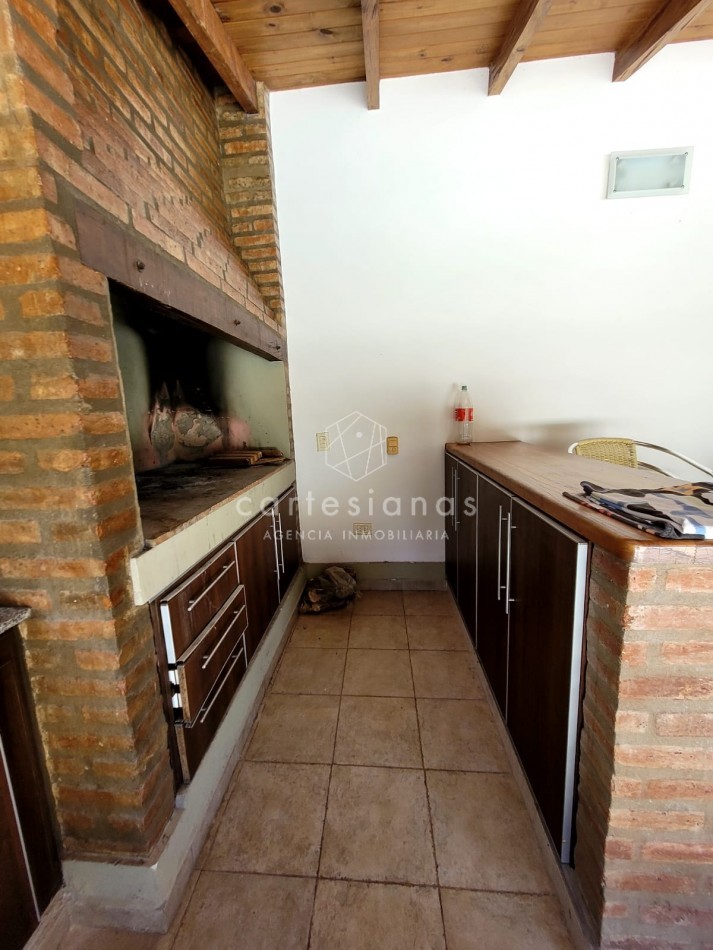 ARGUELLO. CASA 4 DORM + DEPENDENCIA DE SERVICIO