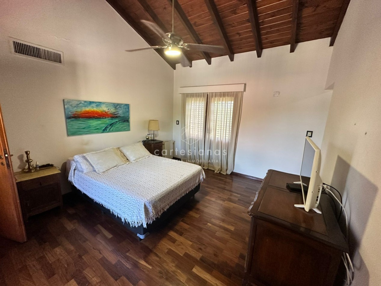 ARGUELLO. CASA 4 DORM + DEPENDENCIA DE SERVICIO