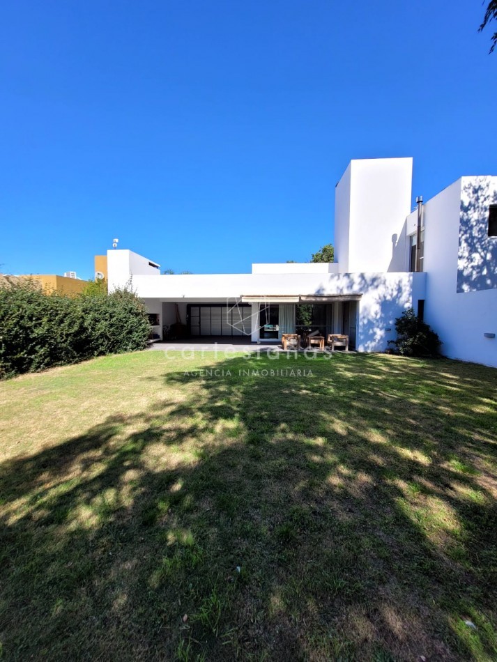 LA MORADA, V. ALLENDE. HERMOSA CASA DE 3 DORM + DEPENDENCIA. APTO CREDITO