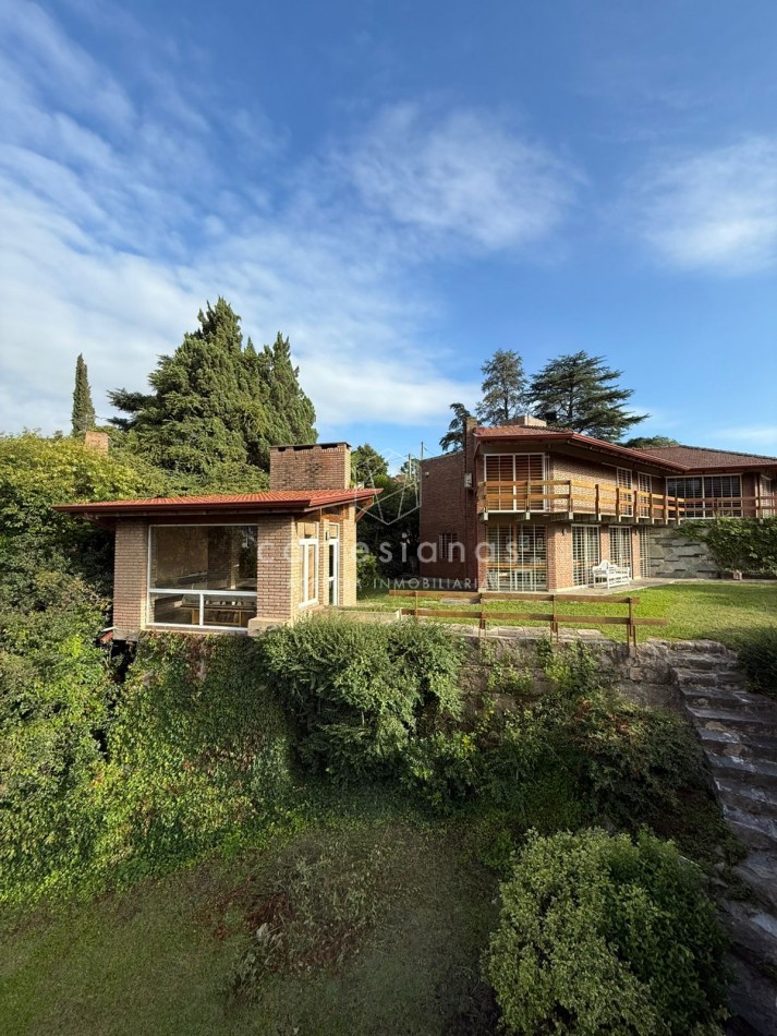 CARLOS PAZ| HERMOSA CASA SOBRE LA COSTA DEL RIO LOS CHORRILLOS