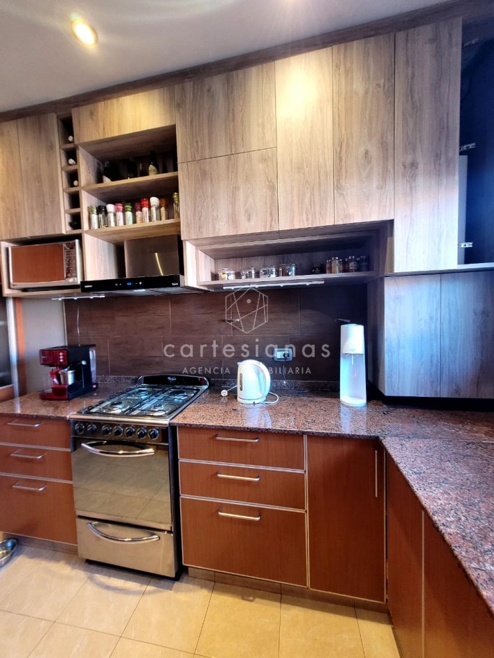 APTO CREDITO. IMPECABLE! DUPLEX DE 3 DORM. ZONA SUR.