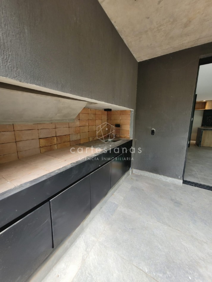 PREMIUM! HOUSING DUPLEX 3 DORMITORIOS. VILLA WARCALDE. POSESION JUNIO 2025