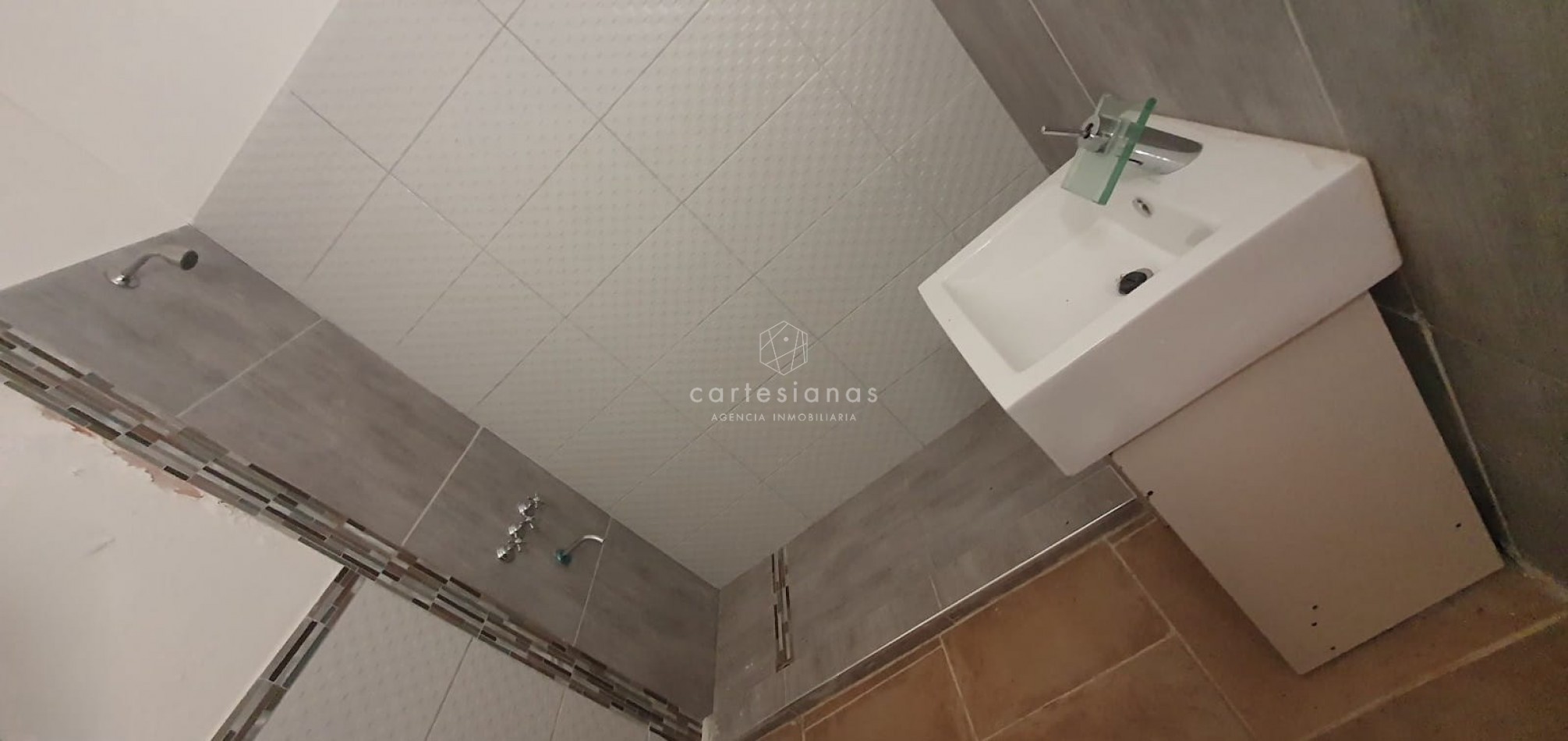 SE VENDEN 3 UNIDADES: DOS de 1 DORM y UNO de 2 DORM EN COMPLEJO B° BELLA VISTA