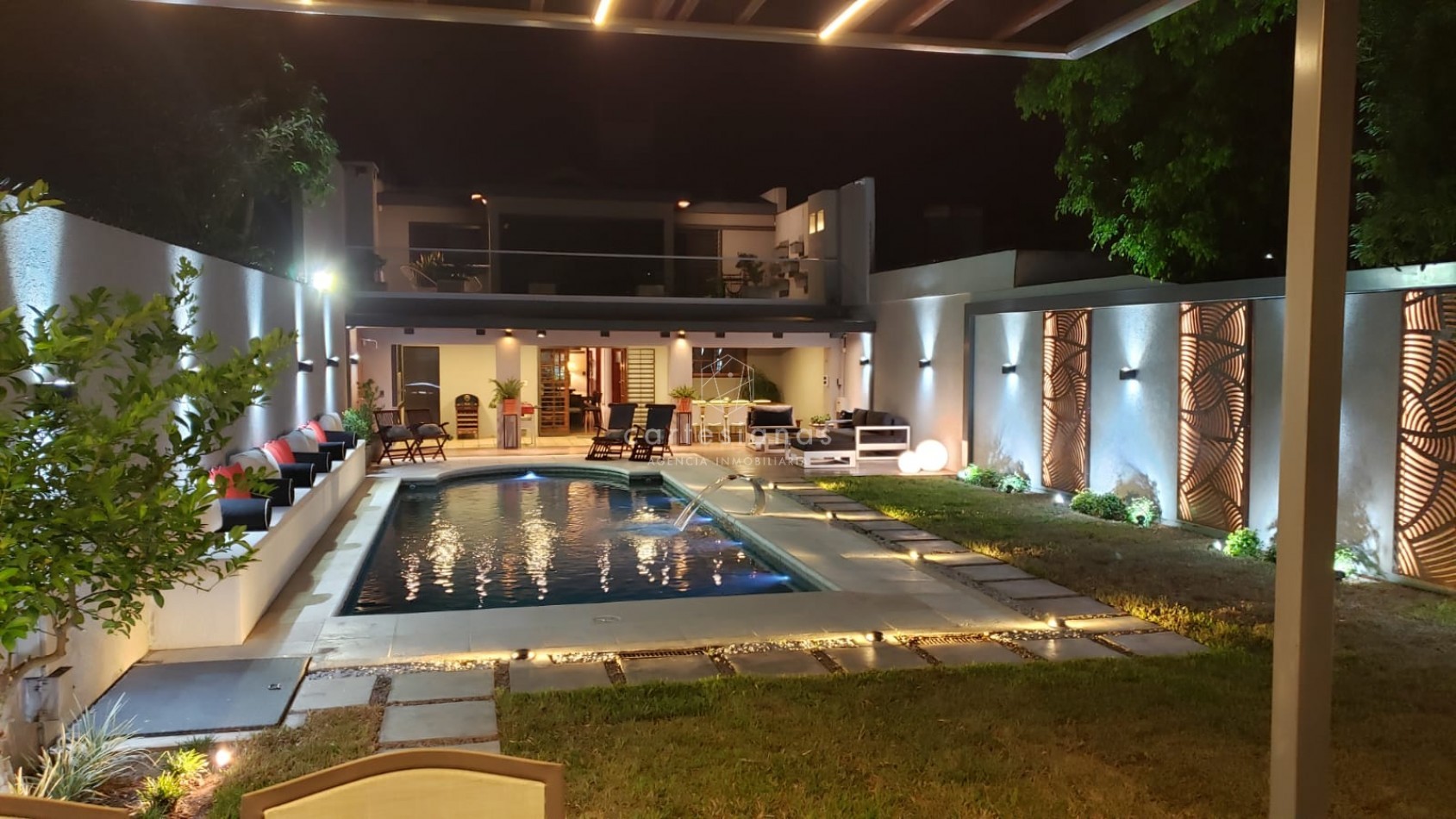 MAIPU 1° SECC HERMOSA CASA DE 4 DORM C/PILETA A POCAS CUADRAS DEL PARQUE SARMIENTO