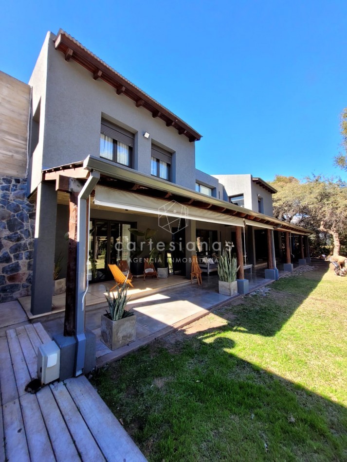 COUNTRY EL BOSQUE IMPECABLE! CASA DE 3 DORMITORIOS 650 MTS CUB.