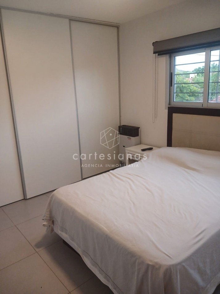 APTA CREDITO. A MTS DE RECTA MARTINOLLI CASA 3 DORM C/PILETA.