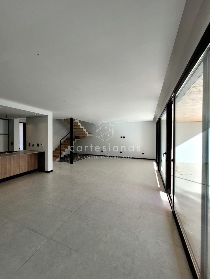 HOUSING EN LA CAROLINA CASA DE 3 DORM. CALIDAD PREMIUM