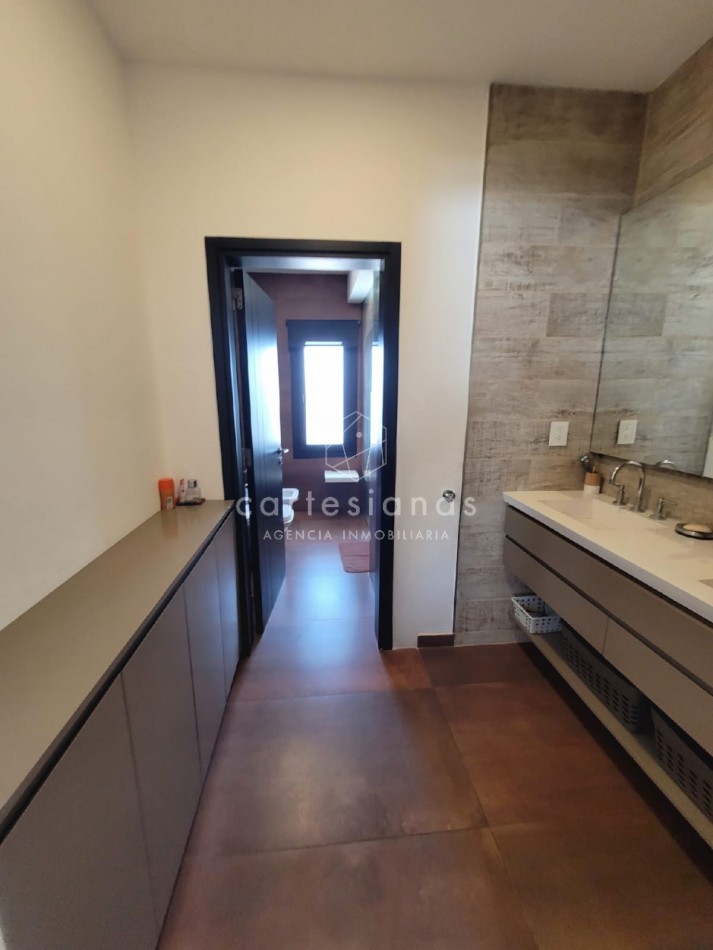 PREMIUM! CASA 4 DORM EN CAUSANA. 650 MTS CUB, 5000 MTS LOTE