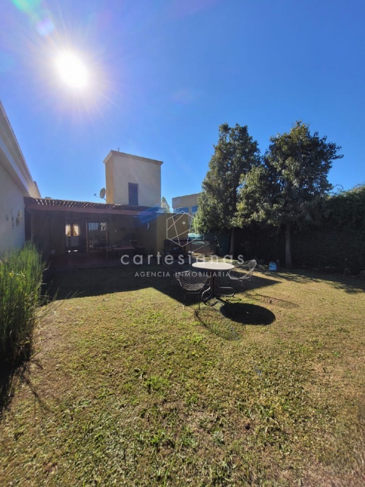 MORADA, VILLA URBANA. CASA DE 2 DORM , 2 BAÑOS, PILETA. APTO CREDITO HIPOTECARIO