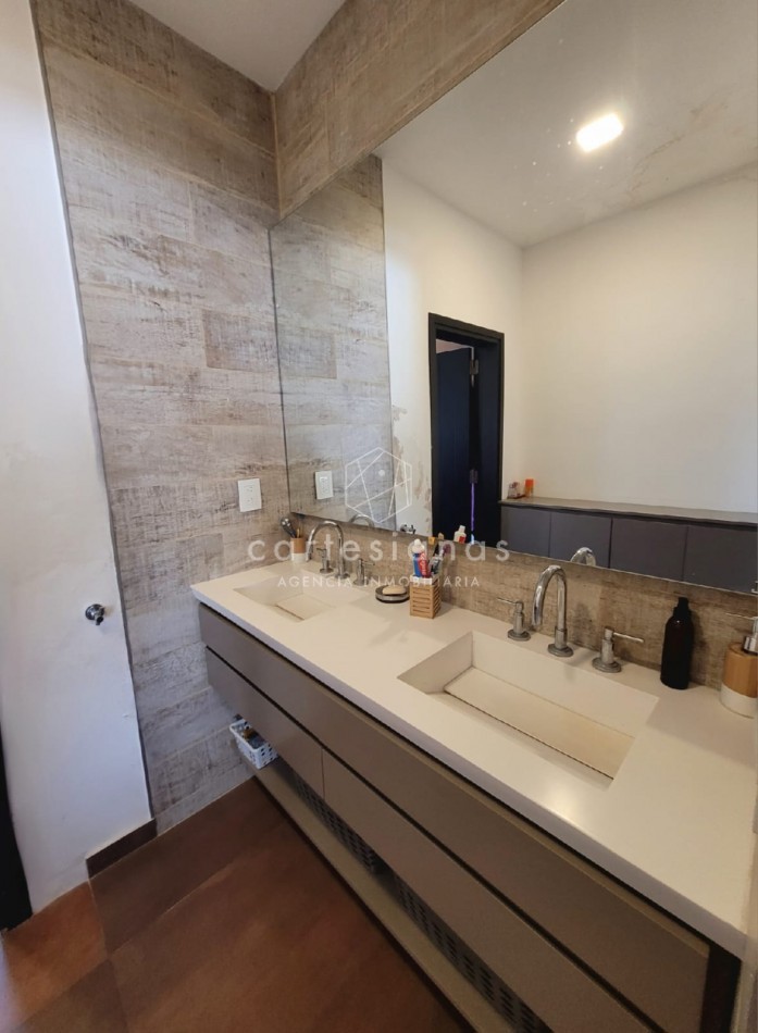PREMIUM! CASA 4 DORM EN CAUSANA. 650 MTS CUB, 5000 MTS LOTE