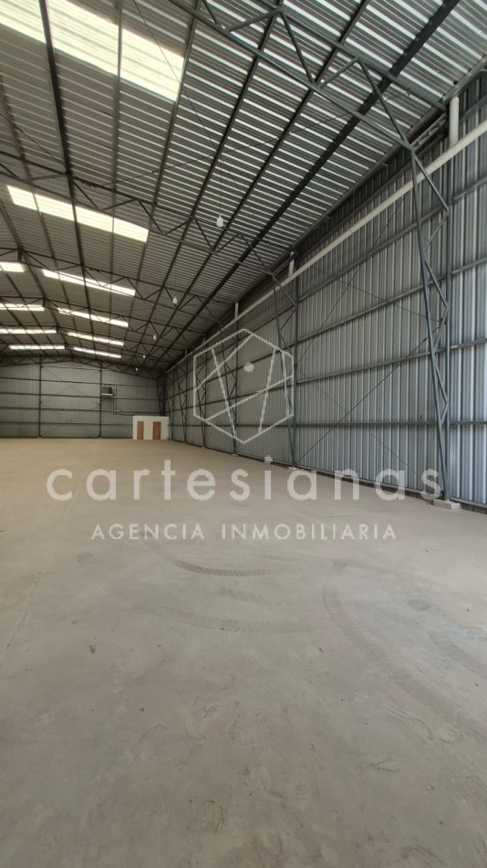 EN ALQUILER. NAVE DE 900 MTS2. PARQUE INDUSTRIAL POLO 52