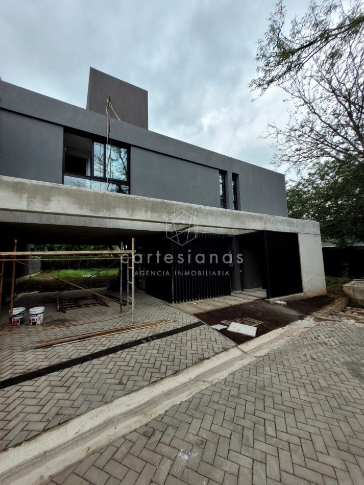 PREMIUM! HOUSING DUPLEX 3 DORMITORIOS. VILLA WARCALDE. POSESION JUNIO 2025