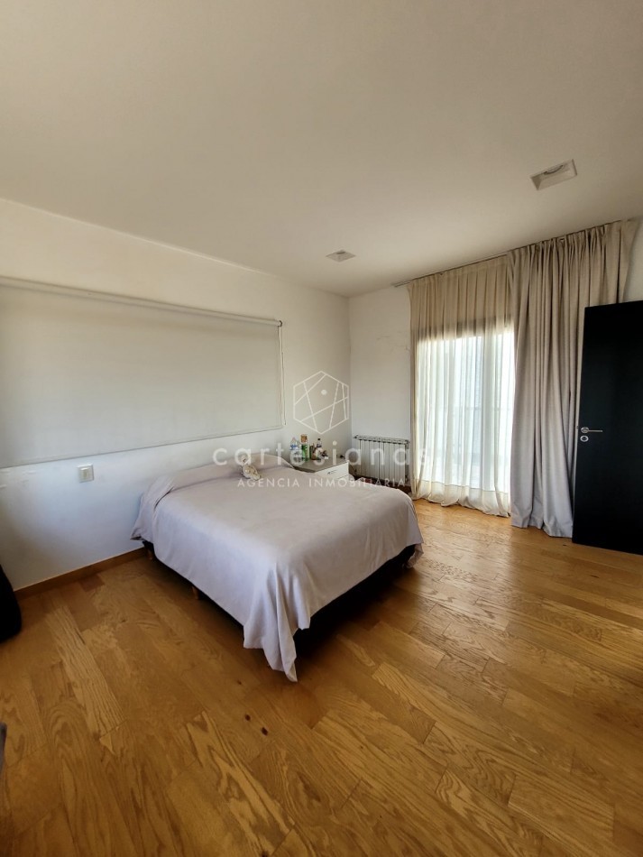 PREMIUM! CASA 4 DORM EN CAUSANA. 650 MTS CUB, 5000 MTS LOTE