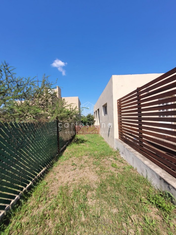 APTO CREDITO. VILLA CATALINA E-53 CASA DE 2 DORM