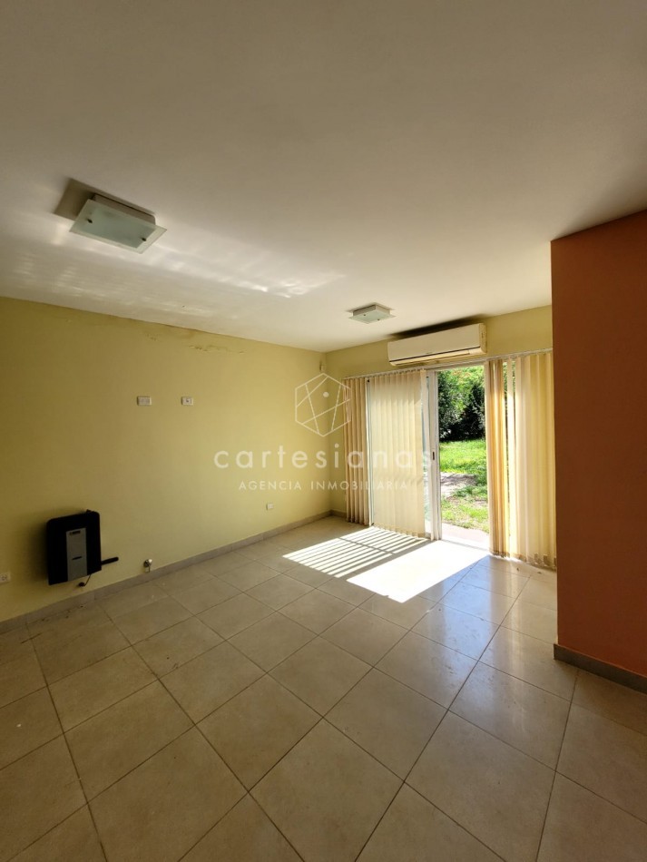 APTO CREDITO. VILLA CATALINA E-53 CASA DE 2 DORM