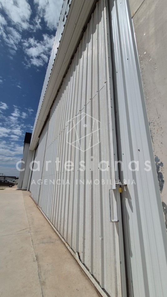EN ALQUILER. NAVE DE 900 MTS2. PARQUE INDUSTRIAL POLO 52
