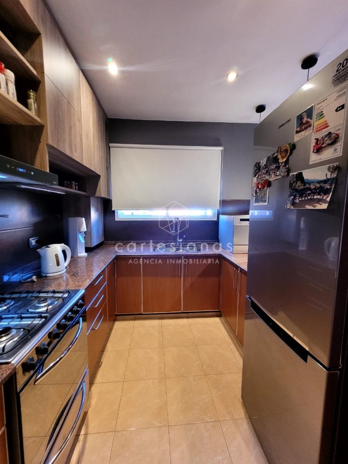 APTO CREDITO. IMPECABLE! DUPLEX DE 3 DORM. ZONA SUR.