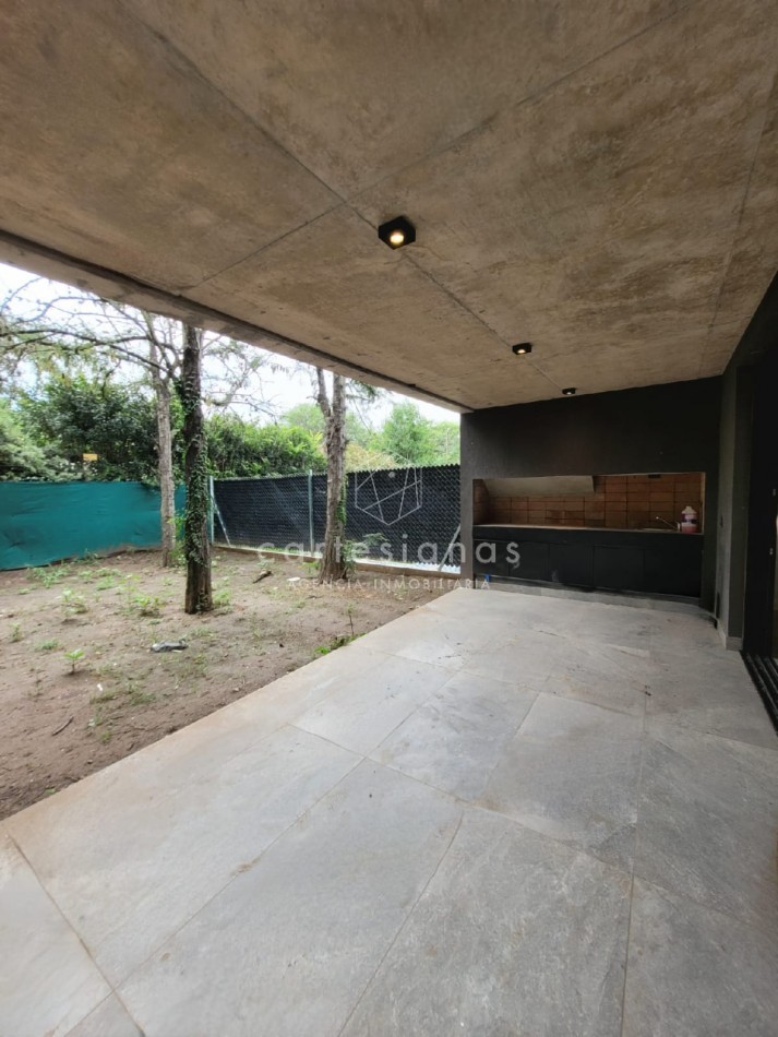 PREMIUM! HOUSING DUPLEX 3 DORMITORIOS. VILLA WARCALDE. POSESION JUNIO 2025