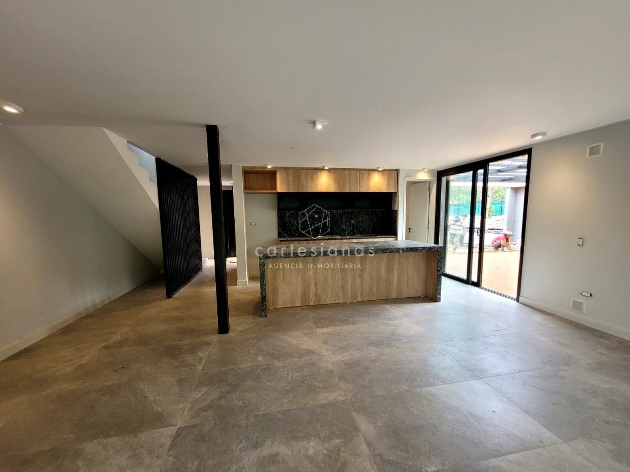 PREMIUM! HOUSING DUPLEX 3 DORMITORIOS. VILLA WARCALDE. POSESION JUNIO 2025