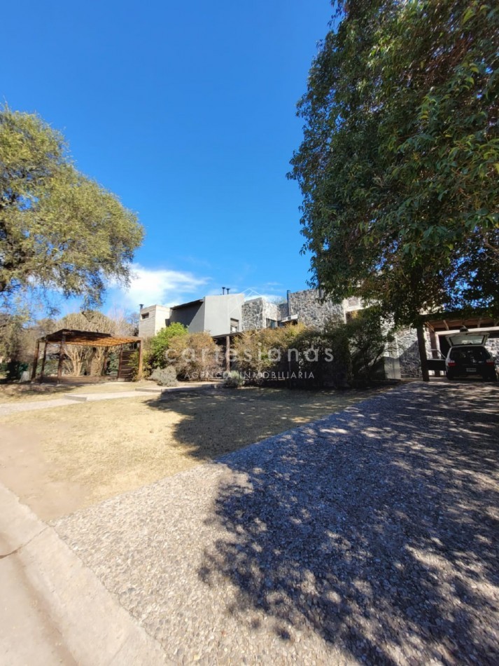 COUNTRY EL BOSQUE IMPECABLE! CASA DE 3 DORMITORIOS 650 MTS CUB.