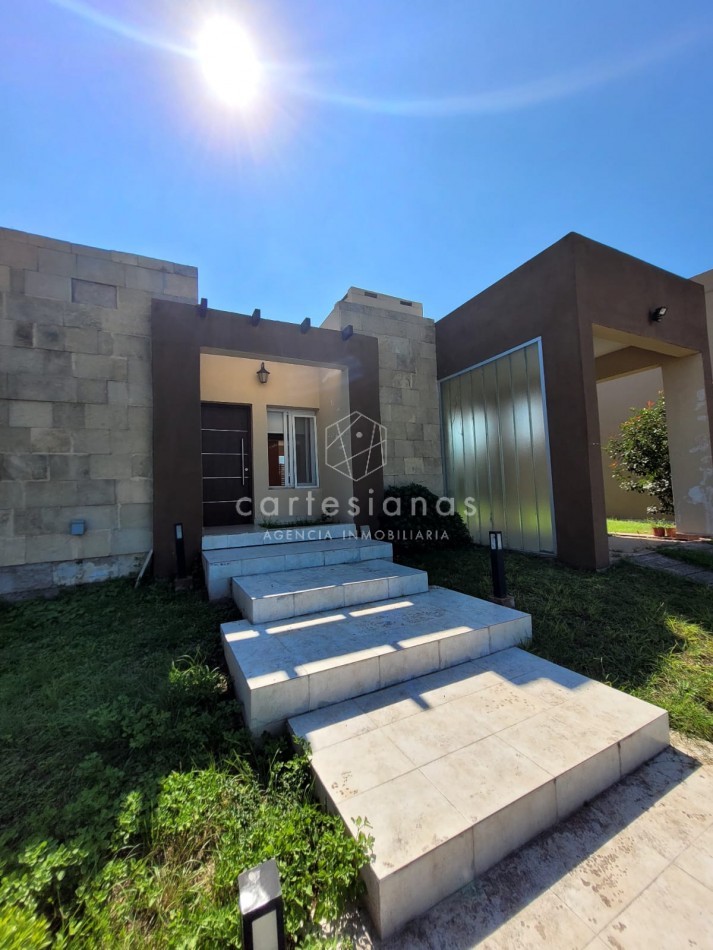 APTO CREDITO. VILLA CATALINA E-53 CASA DE 2 DORM