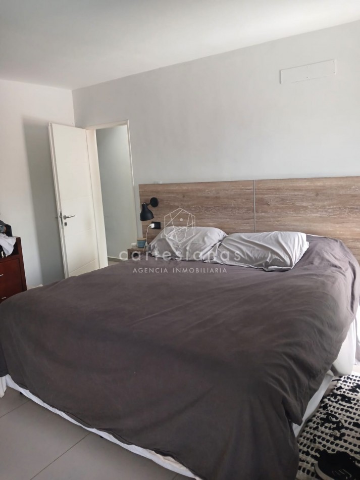 APTA CREDITO. A MTS DE RECTA MARTINOLLI CASA 3 DORM C/PILETA.