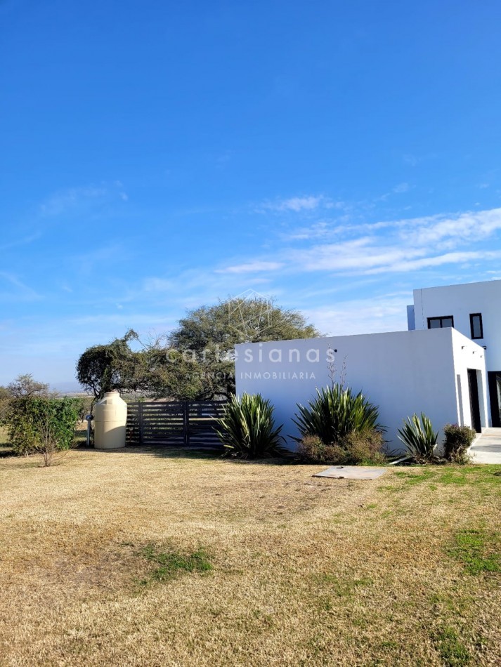 PREMIUM! CASA 4 DORM EN CAUSANA. 650 MTS CUB, 5000 MTS LOTE
