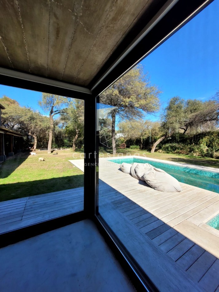 COUNTRY EL BOSQUE IMPECABLE! CASA DE 3 DORMITORIOS 650 MTS CUB.