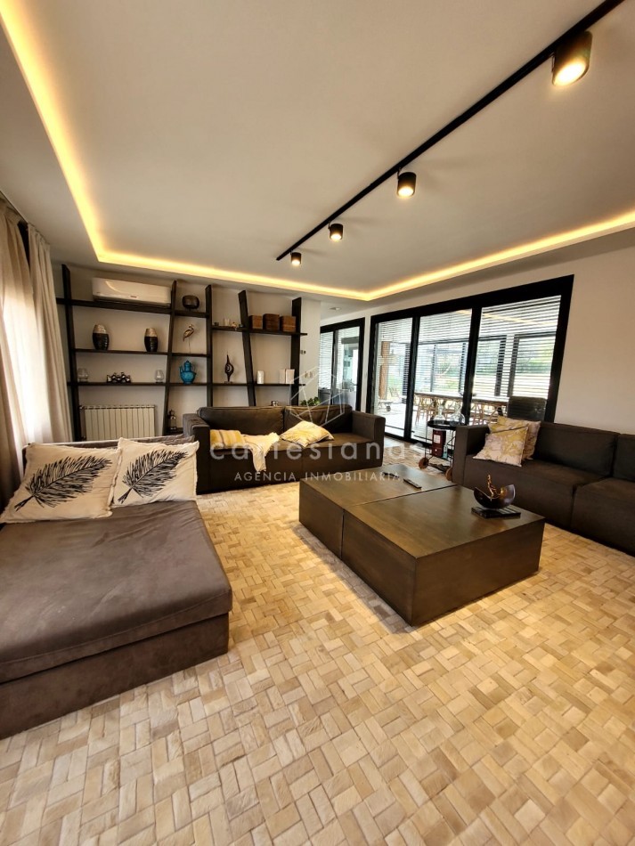 PREMIUM! CASA 4 DORM EN CAUSANA. 650 MTS CUB, 5000 MTS LOTE
