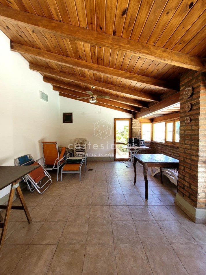 ARGUELLO. CASA 4 DORM + DEPENDENCIA DE SERVICIO