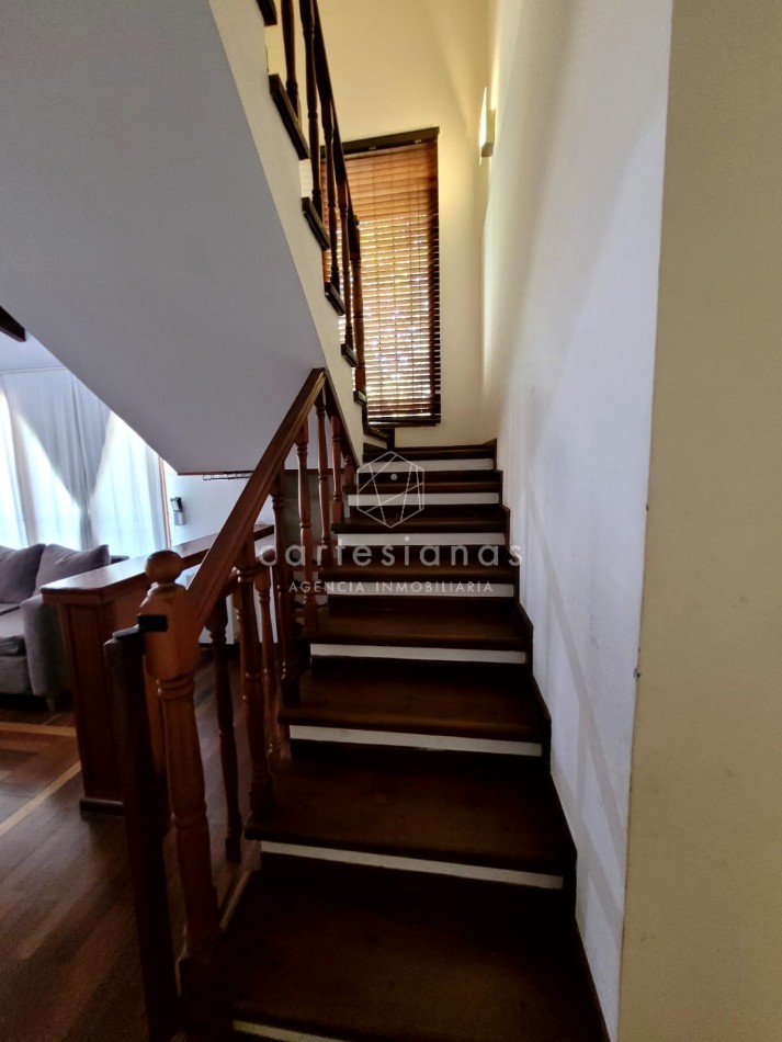 ARGUELLO. CASA 4 DORM + DEPENDENCIA DE SERVICIO