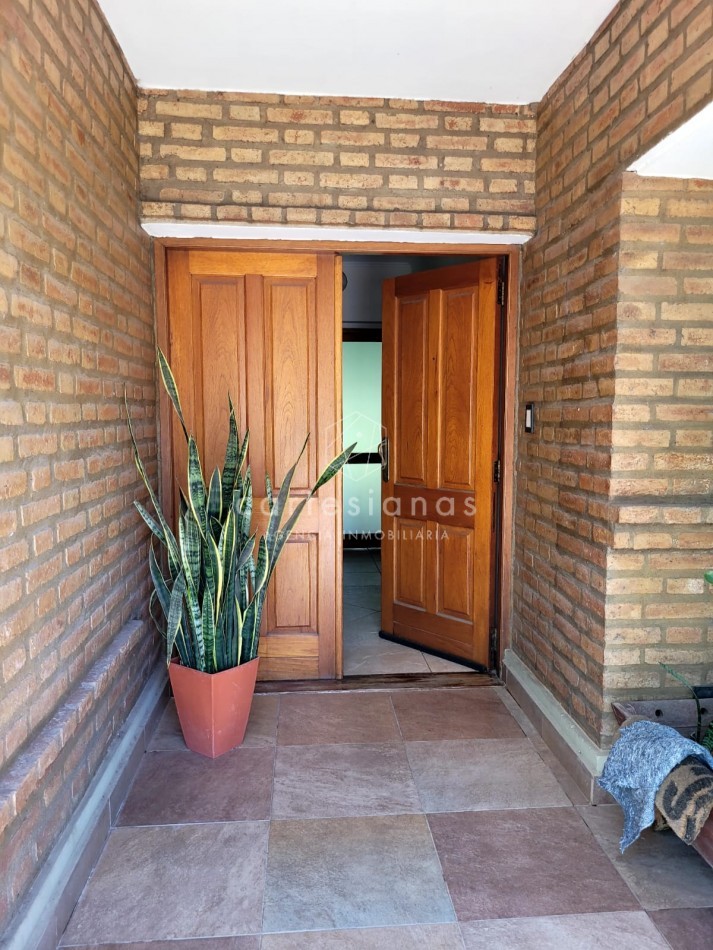 ARGUELLO. CASA 4 DORM + DEPENDENCIA DE SERVICIO