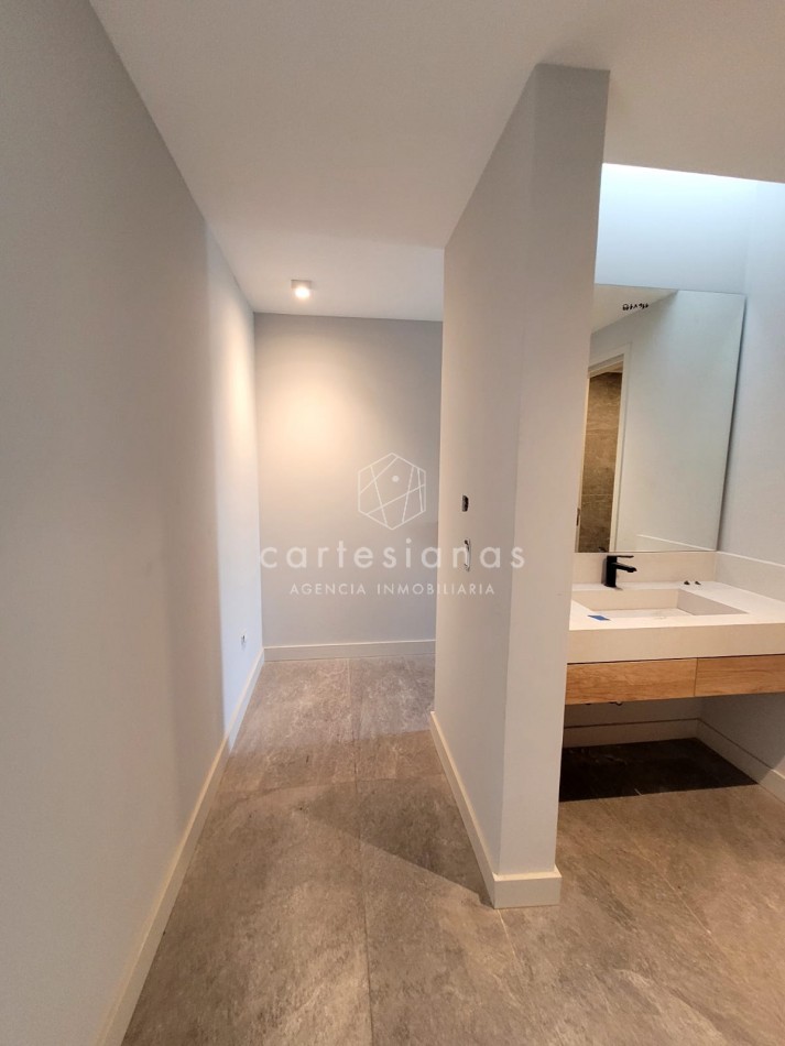 PREMIUM! HOUSING DUPLEX 3 DORMITORIOS. VILLA WARCALDE. POSESION JUNIO 2025