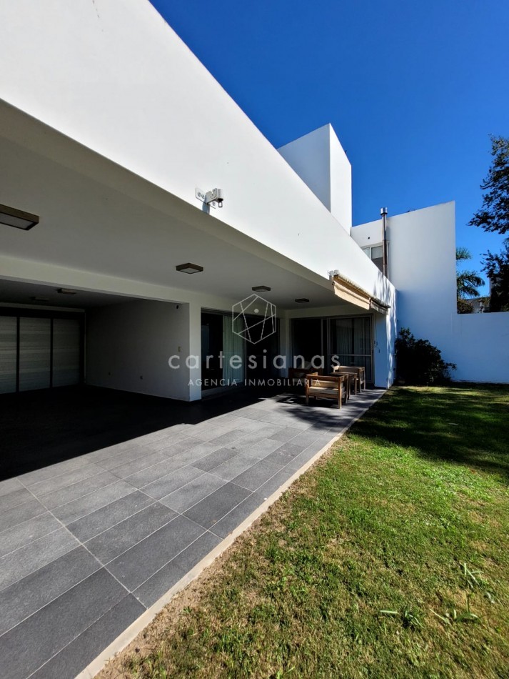 LA MORADA, V. ALLENDE. HERMOSA CASA DE 3 DORM + DEPENDENCIA. APTO CREDITO