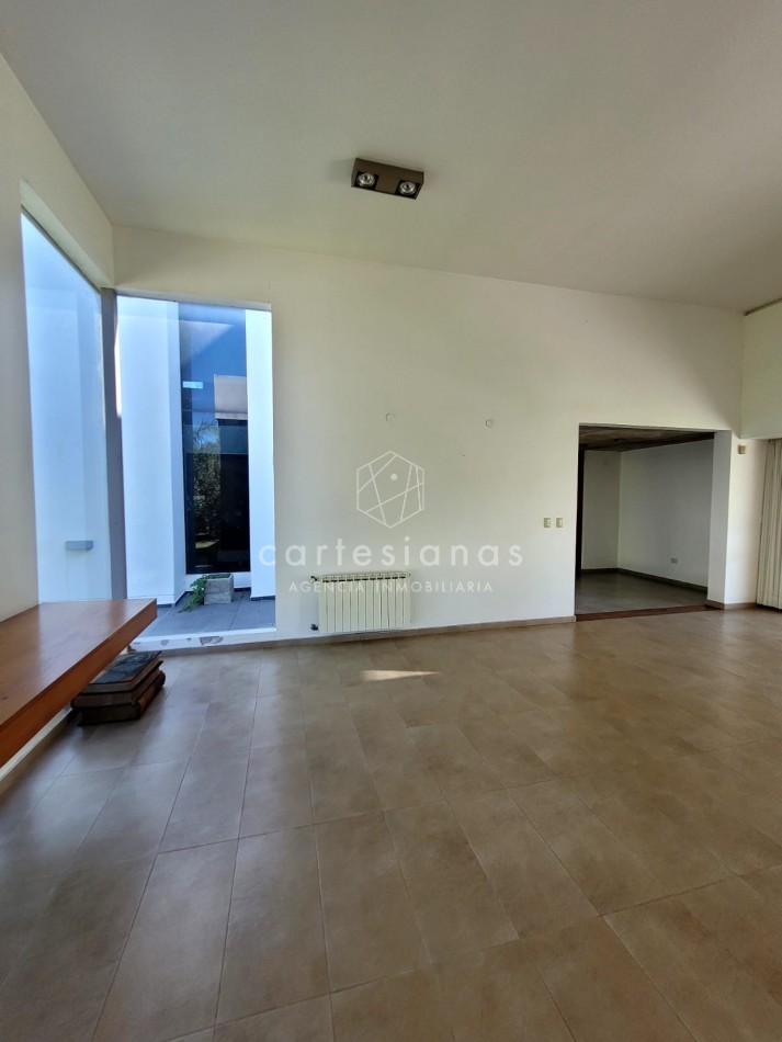 LA MORADA, V. ALLENDE. HERMOSA CASA DE 3 DORM + DEPENDENCIA. APTO CREDITO