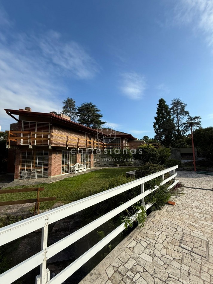 CARLOS PAZ| HERMOSA CASA SOBRE LA COSTA DEL RIO LOS CHORRILLOS