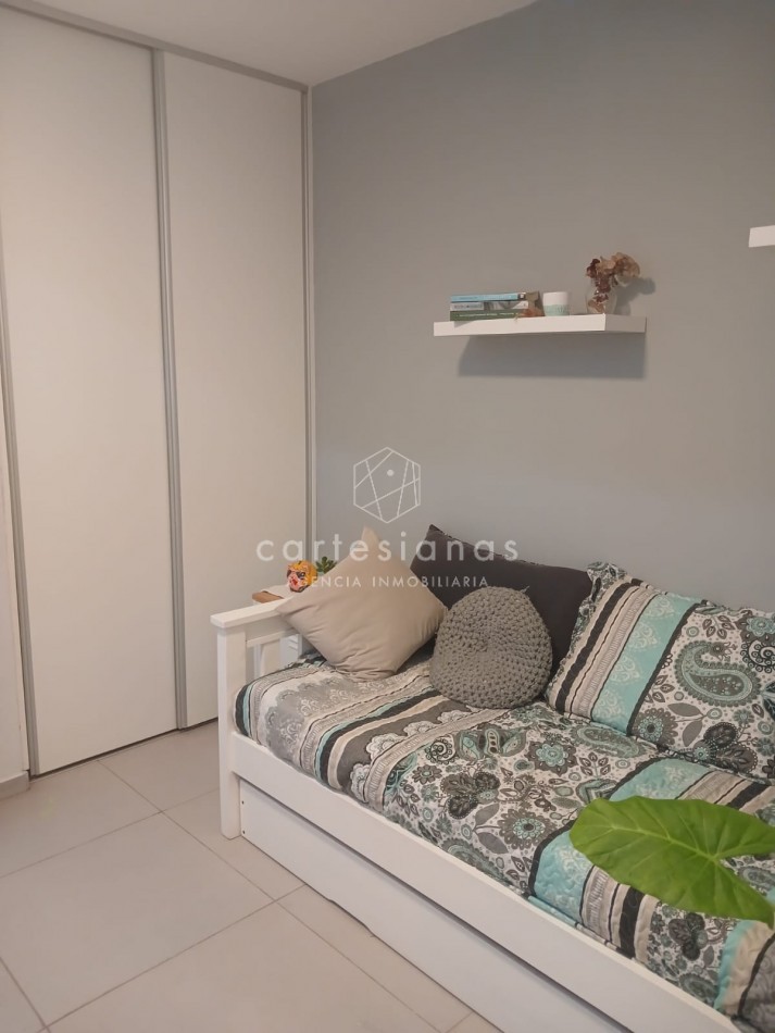 APTA CREDITO. A MTS DE RECTA MARTINOLLI CASA 3 DORM C/PILETA.