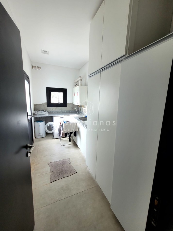 PREMIUM! CASA 4 DORM EN CAUSANA. 650 MTS CUB, 5000 MTS LOTE