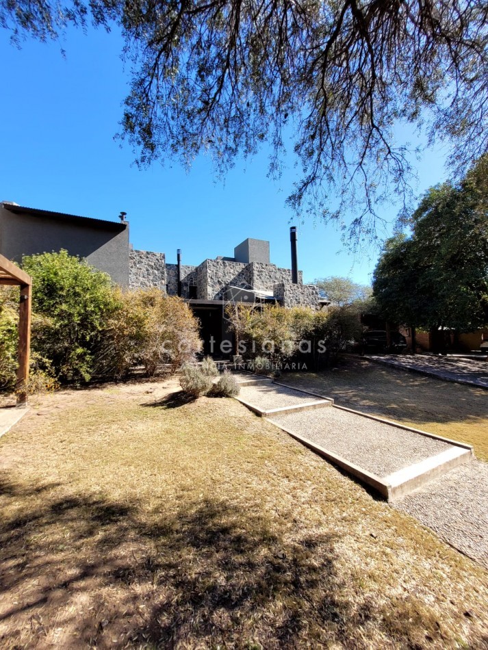 COUNTRY EL BOSQUE IMPECABLE! CASA DE 3 DORMITORIOS 650 MTS CUB.