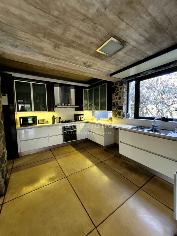 COUNTRY EL BOSQUE IMPECABLE! CASA DE 3 DORMITORIOS 650 MTS CUB.