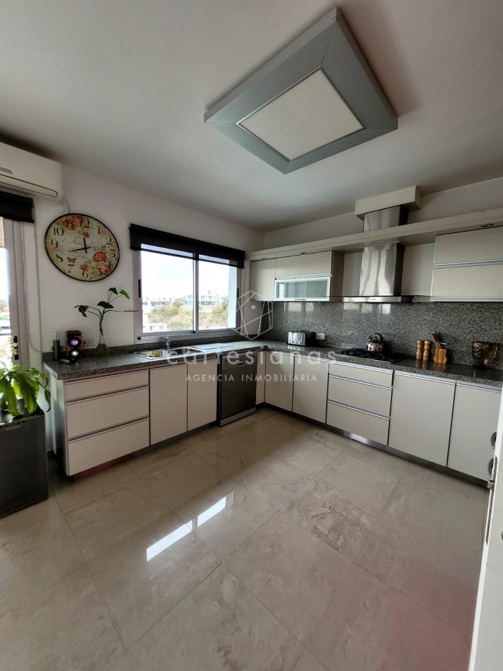 COUNTRY LA RUFINA CASA DE 4 DORM