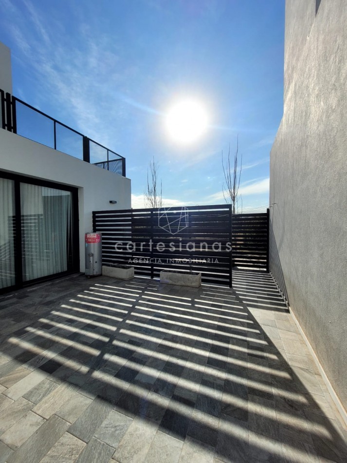 PREMIUM! CASA 4 DORM EN CAUSANA. 650 MTS CUB, 5000 MTS LOTE