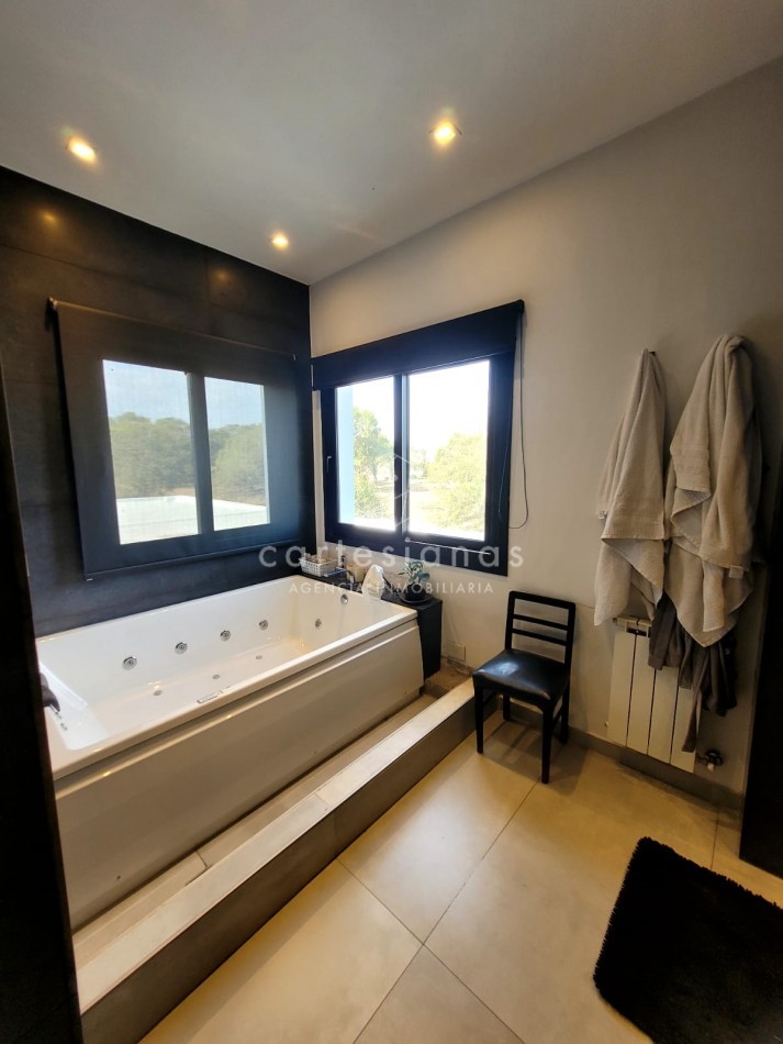 PREMIUM! CASA 4 DORM EN CAUSANA. 650 MTS CUB, 5000 MTS LOTE