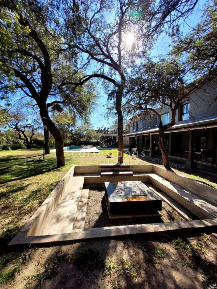 COUNTRY EL BOSQUE IMPECABLE! CASA DE 3 DORMITORIOS 650 MTS CUB.