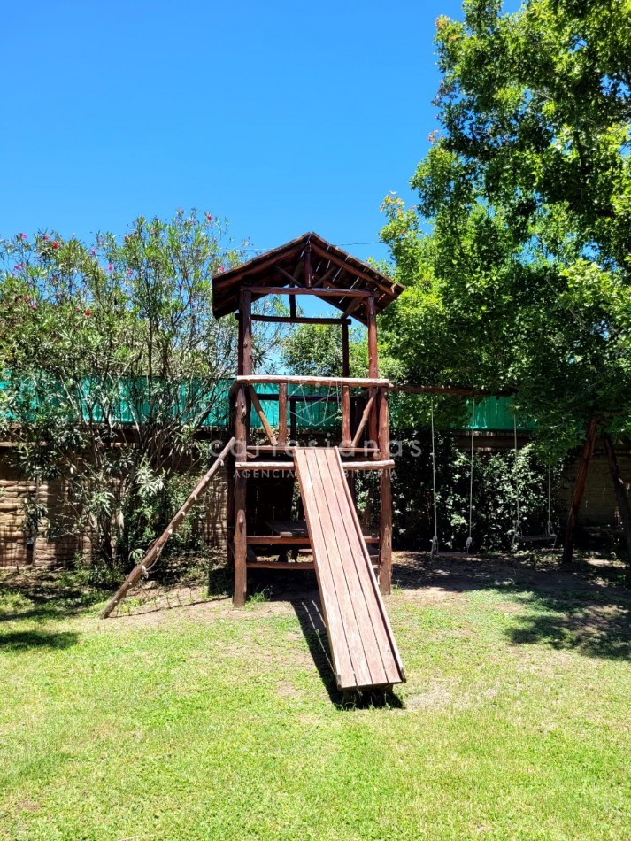ARGUELLO. CASA 4 DORM + DEPENDENCIA DE SERVICIO